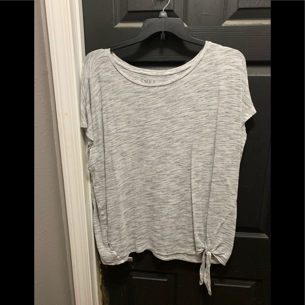 LOFT grey and white top with side tie size 24/26